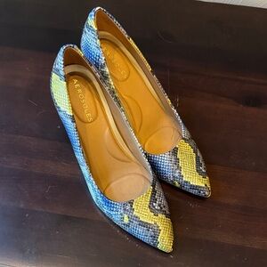 AEROSOLES Women's Blue and Yellow Snakeskin Heels